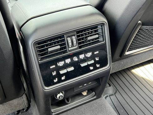 Certified 2025 Porsche Cayenne AWD/4WD image 18