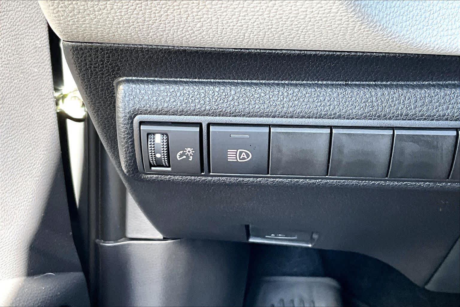 Certified 2025 Toyota Corolla LE FWD image 35