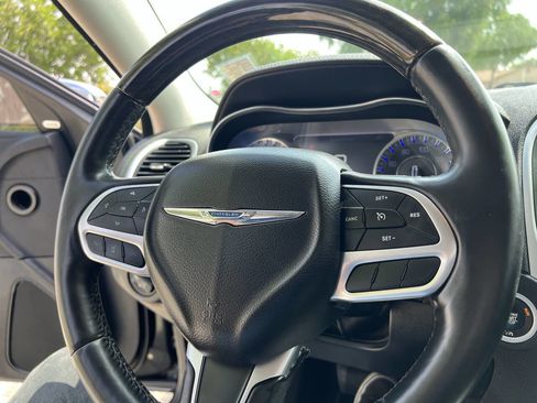 Used 2018 Chrysler 300 Limited image 34