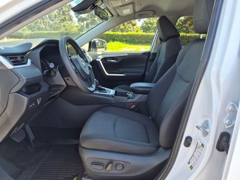 Used 2025 Toyota RAV4 XLE FWD image 15