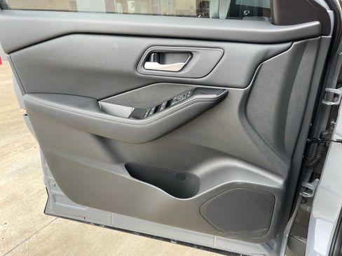 Certified 2026 Nissan Rogue SV FWD image 9