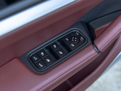 Used 2024 Porsche Cayenne S image 23