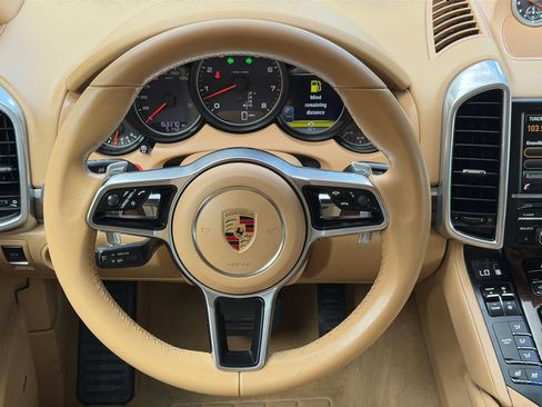 Used 2016 Porsche Cayenne AWD/4WD image 22