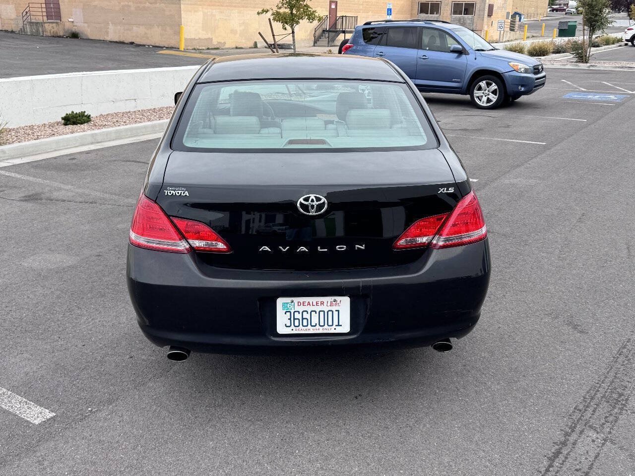 Used 2005 Toyota Avalon XLS FWD image 6