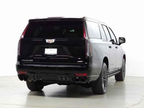 Used 2024 Cadillac Escalade ESV V w/ Heavy-Duty Trailer Package image 10