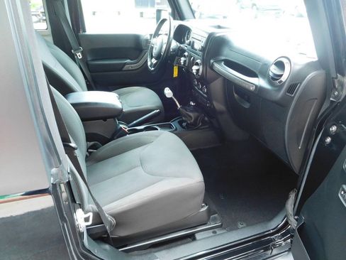 Used 2017 Jeep Wrangler Sport AWD/4WD image 11