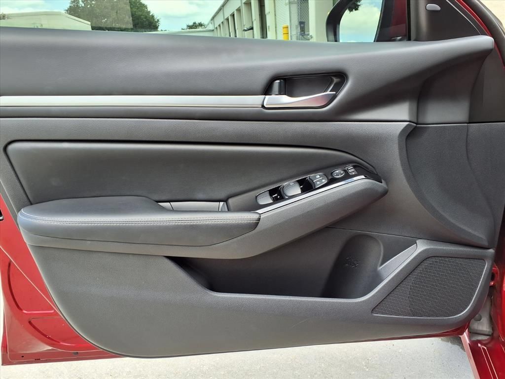 Used 2023 Nissan Altima 2.5 SV AWD/4WD image 19