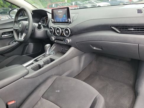 Used 2025 Nissan Sentra SV FWD image 9