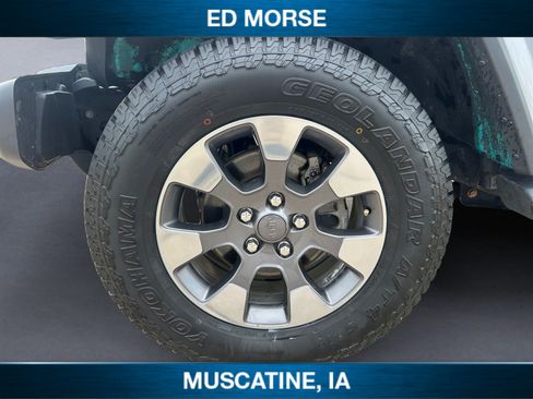Used 2018 Jeep Wrangler Unlimited Sahara AWD/4WD image 14