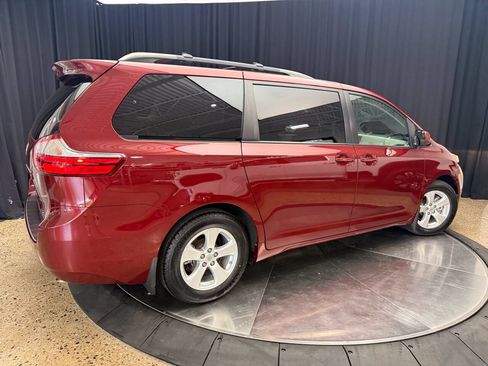 Used 2015 Toyota Sienna LE FWD image 10