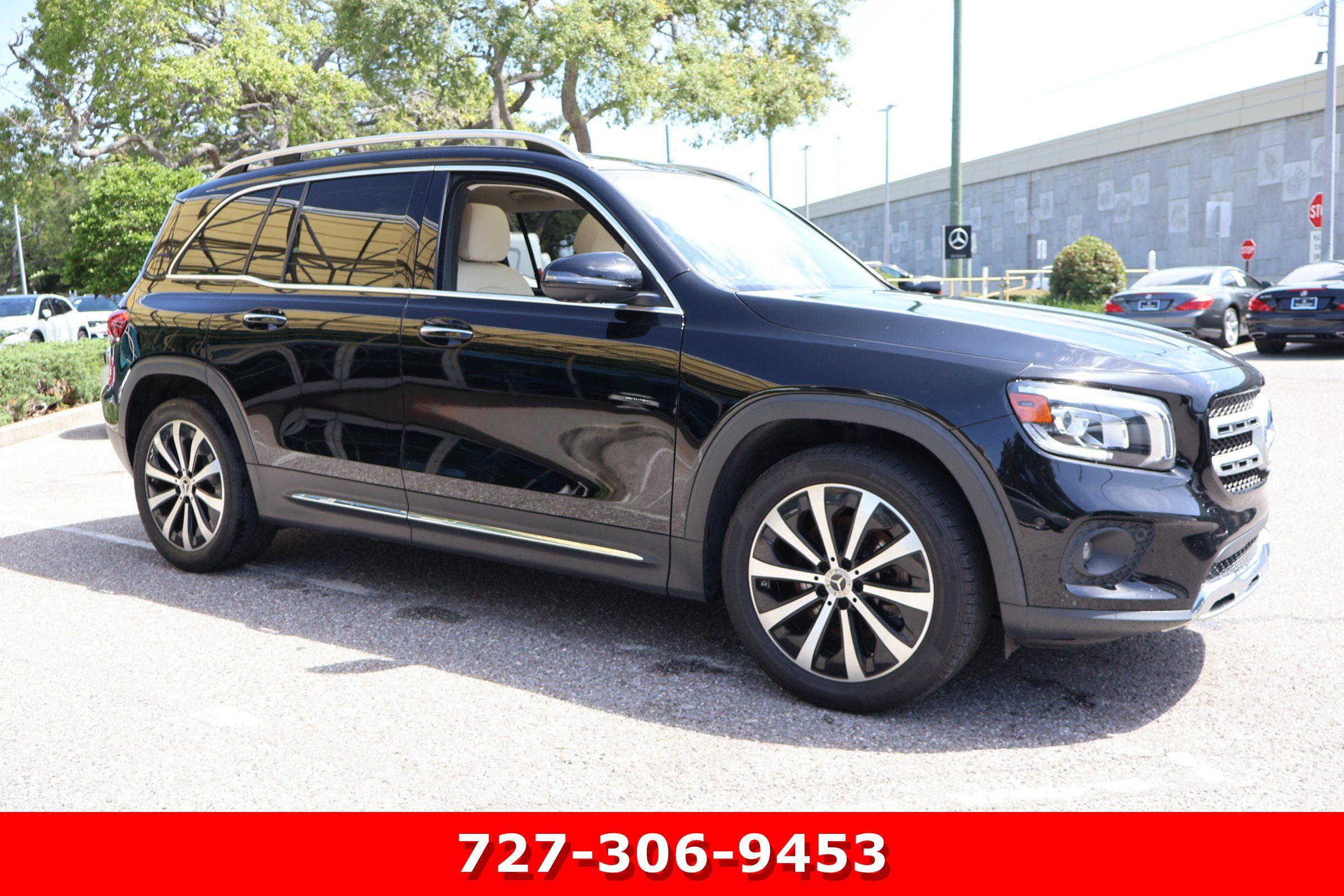 Used 2023 Mercedes-Benz GLB 250 4MATIC w/ Premium Package image 12