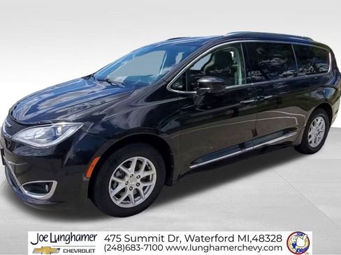 Used 2020 Chrysler Pacifica Touring-L FWD image 4