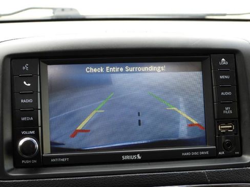 Used 2014 Chrysler Town & Country Touring-L image 37