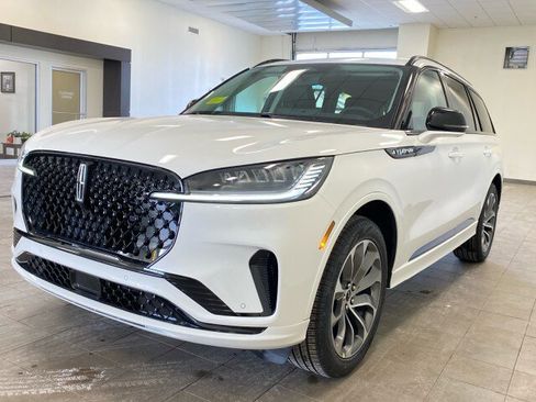 New 2026 Lincoln Aviator AWD w/ Jet Appearance Package image 4