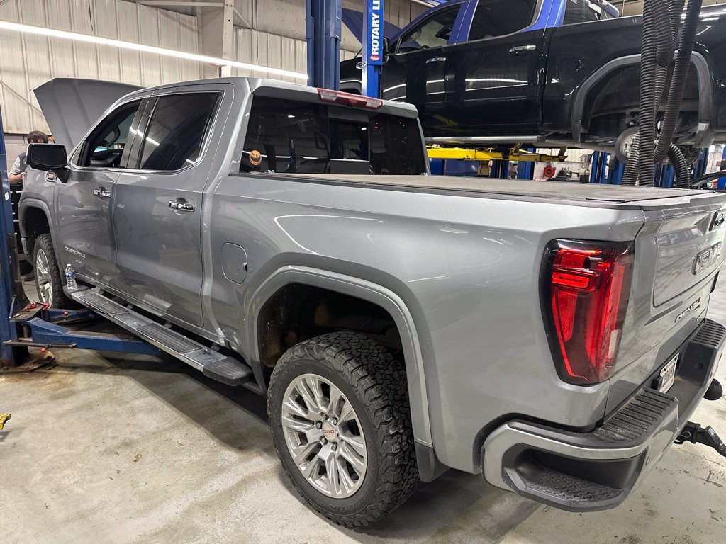 Used 2025 GMC Sierra 1500 Denali AWD/4WD image 2