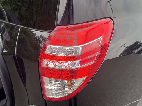 Used 2011 Toyota RAV4 4WD w/ Base L4 Extra Value Pkg image 9