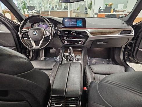 Used 2019 BMW 530i xDrive image 2