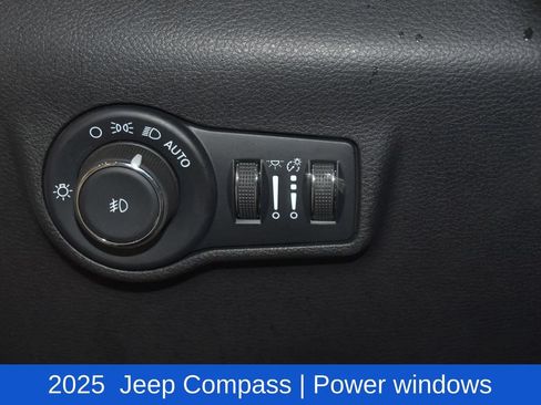 Used 2025 Jeep Compass Limited AWD/4WD image 9