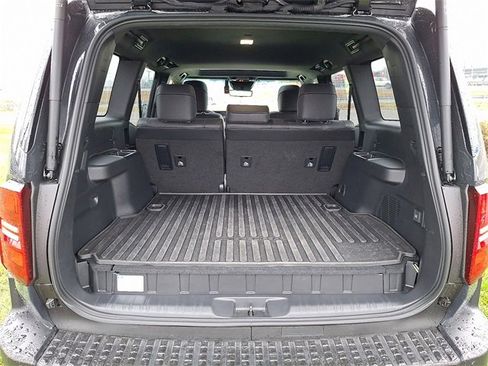 Used 2025 Toyota Land Cruiser image 29