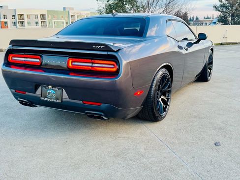 Used 2016 Dodge Challenger SRT w/ Technology Group image 17