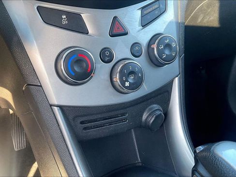 Used 2015 Chevrolet Trax LT w/ LT Sun and Sound Package image 18