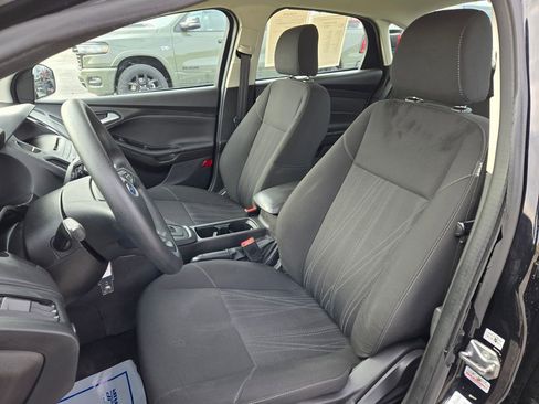 Used 2017 Ford Focus SE FWD image 15