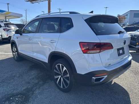 Used 2024 Volkswagen Taos SE image 5