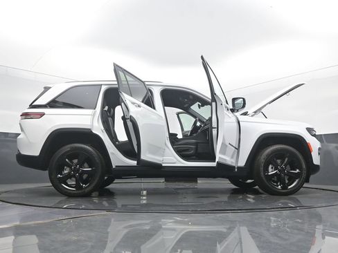 New 2025 Jeep Grand Cherokee Altitude image 61