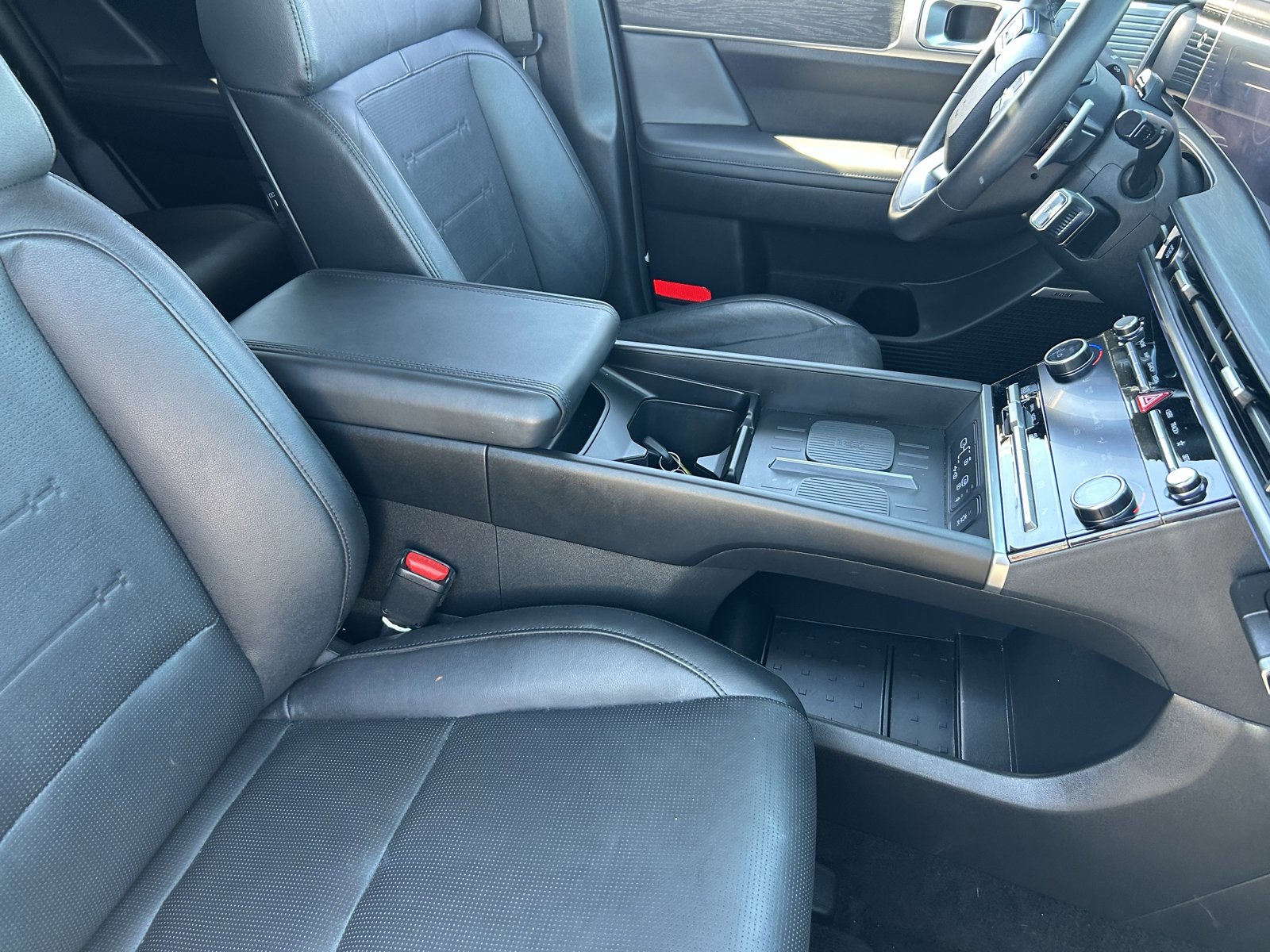 Used 2025 Hyundai Santa Fe Limited AWD/4WD image 12