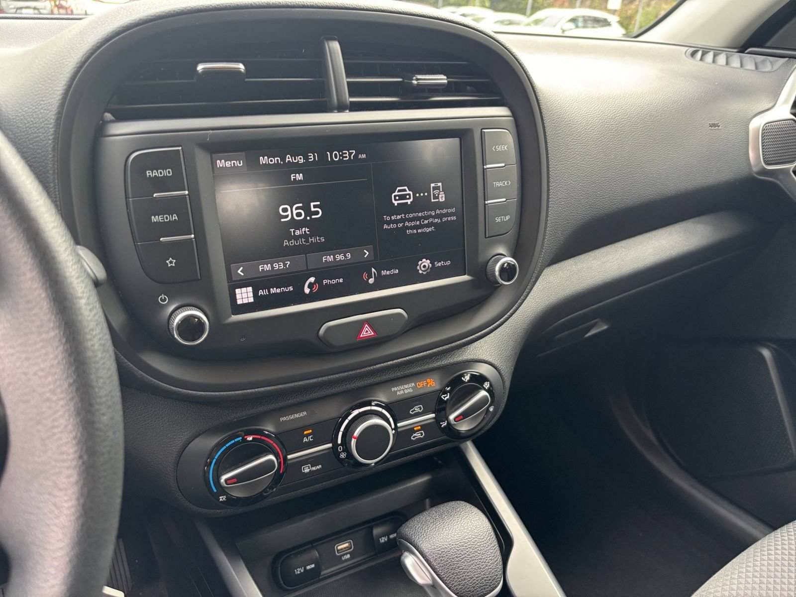 Used 2025 Kia Soul LX w/ LX Technology Package FWD image 16