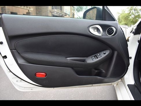 Used 2016 Nissan 370Z Coupe image 18