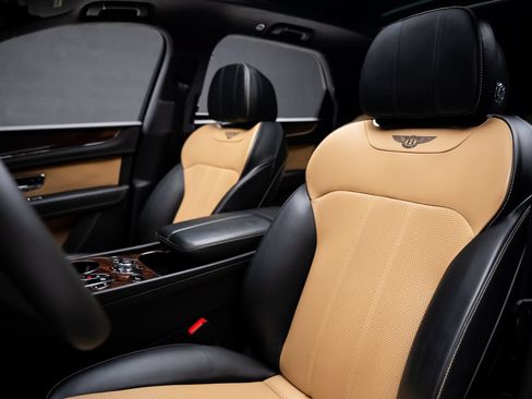 Used 2018 Bentley Bentayga AWD/4WD image 59