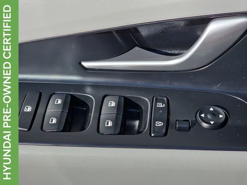 Certified 2025 Hyundai Elantra Limited image 33