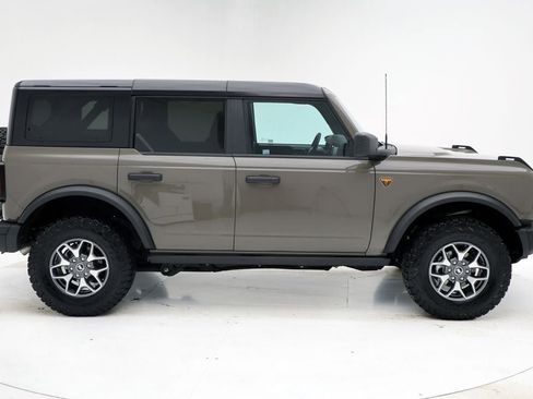 Used 2025 Ford Bronco Badlands image 3