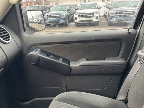 Used 2009 Ford Explorer XLT image 10