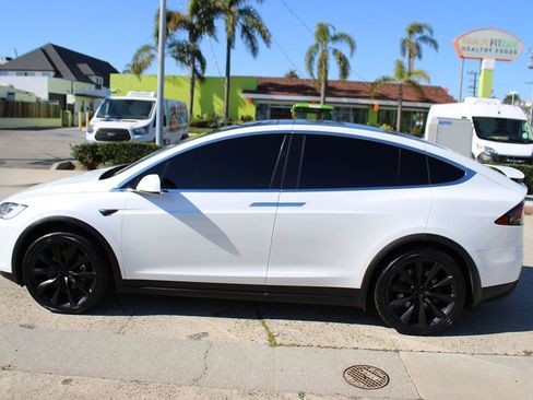Used 2019 Tesla Model X Long Range image 2