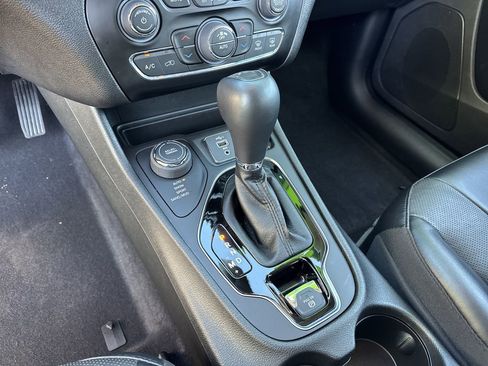 Used 2023 Jeep Cherokee Altitude Lux AWD/4WD image 32