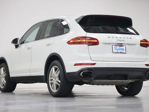 Used 2016 Porsche Cayenne AWD/4WD image 12