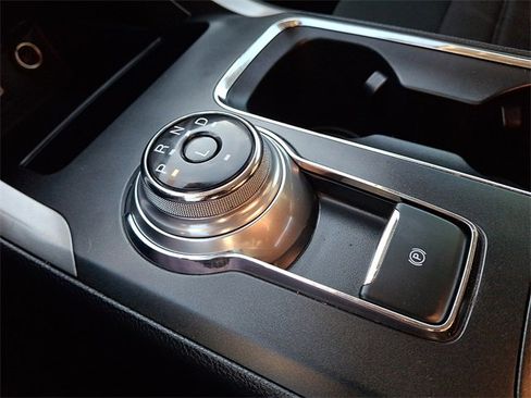 Used 2020 Ford Fusion SE image 14