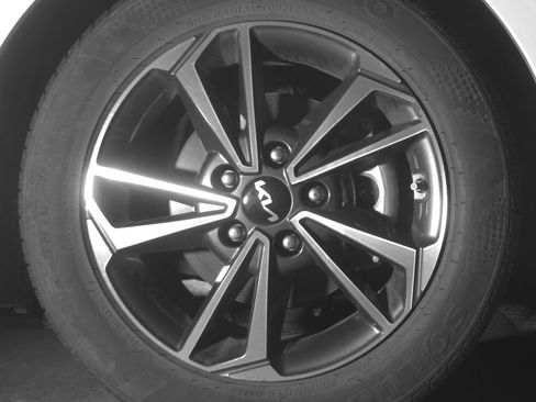 Used 2024 Kia Forte LXS FWD image 13