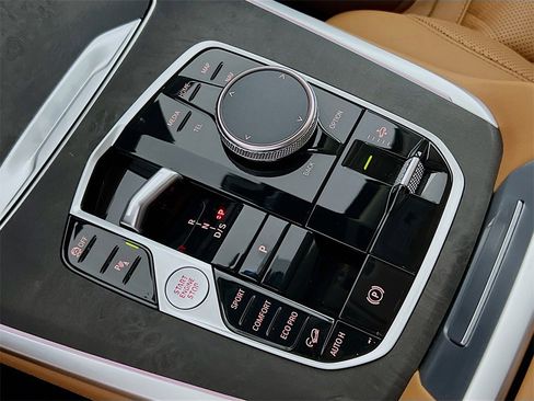 Used 2023 BMW X7 xDrive40i w/ Premium Package image 19