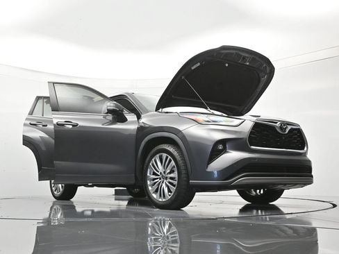 Used 2023 Toyota Highlander Platinum FWD image 51