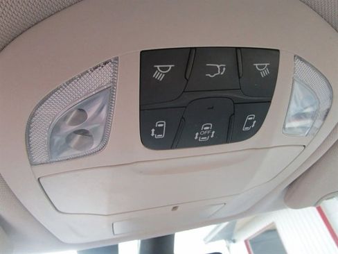 Used 2021 Chrysler Pacifica Touring-L image 36