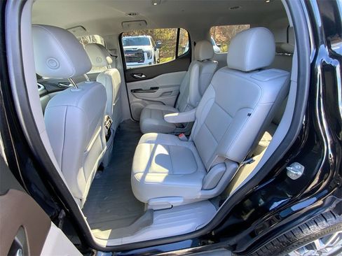 Used 2023 GMC Acadia SLT w/ Technology Package image 25