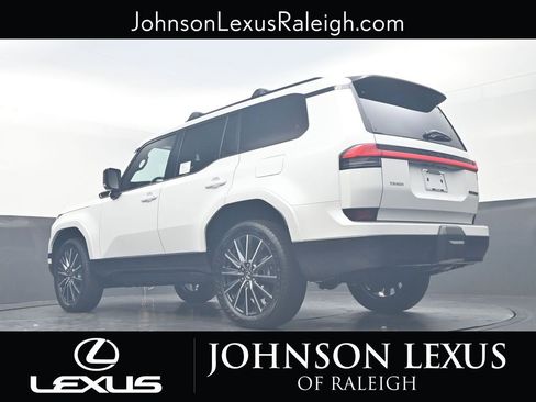 New 2026 Lexus GX 550 550 Luxury+ w/ Accessory Package (2T) image 17