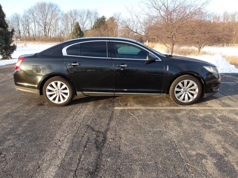 Used 2014 Lincoln MKS image 2