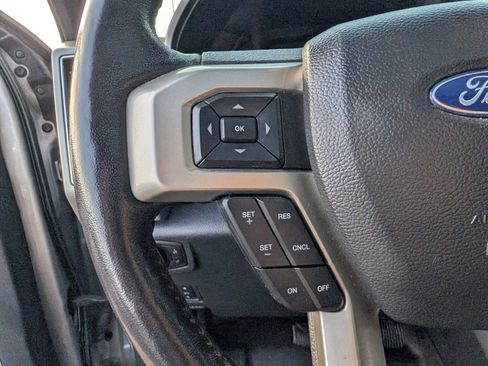 Used 2022 Ford F250 Lariat w/ Black Appearance Package image 33