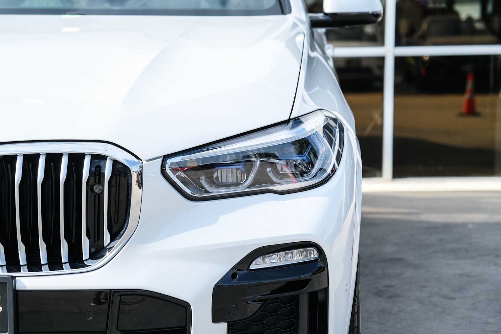 Used 2019 BMW X5 xDrive40i w/ M Sport Package AWD/4WD image 5