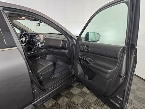 Used 2024 Nissan Pathfinder SV image 14