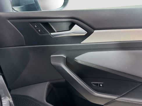 Used 2025 Volkswagen Jetta SE image 31